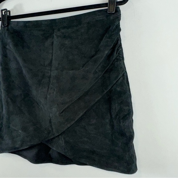 Alice + Olivia Lamb Leather Ruched Tulip Wrap Mini Skirt in Black Size 8 - Picture 2 of 8